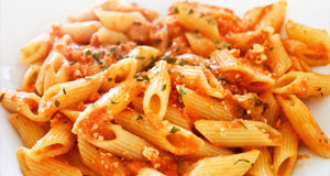 Macaroni with meat and tomato sauce